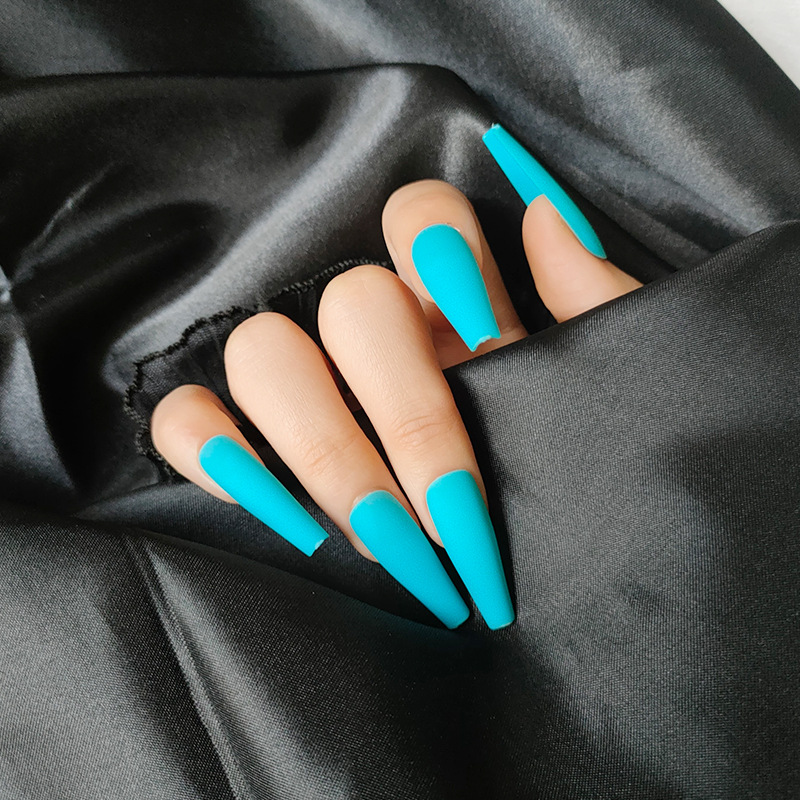 Europa y los Estados Unidos más vendidos lago azul ballet manicure personalidad brillante estilo de vestir uñas 24 piezas parches de uñas terminados