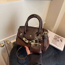 �r�и߼����|�K�����Ů2025�ﶬ�¿�s�����ٴ�μ�б��P���