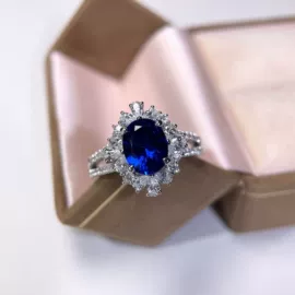 戒指;项链;耳钉