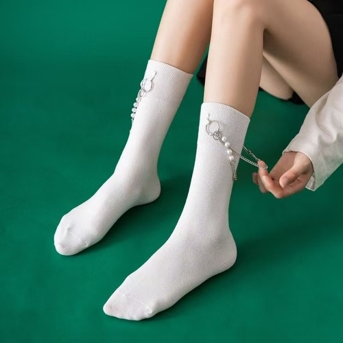 Trendy chain-patterned mid-calf socks in Japanese-style JK schoolgirl vibe—versatile, all-season cotton vintage design for women.