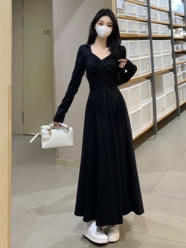 高级感赫本黑色V领长袖连衣裙秋季新款大码胖mm收腰显瘦垂感长裙|undefined