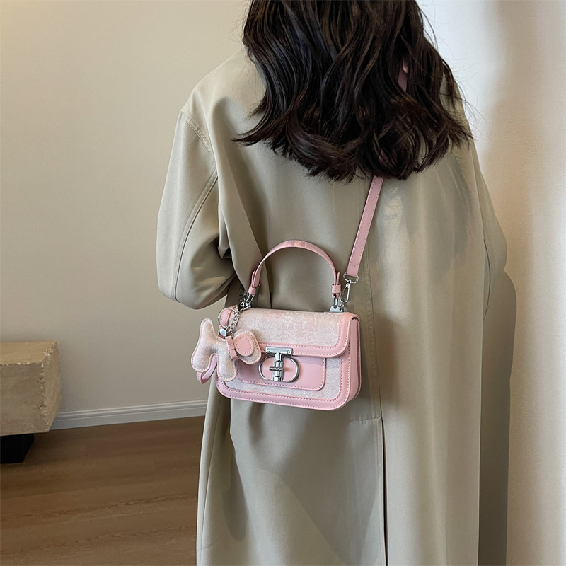 Bolsa de diseño de nicho 2023 nueva textura de moda bolso de las mujeres portátiles hombro de lona bordado popular crossbody pequeño bolso cuadrado