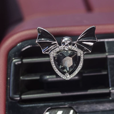 Perfume Clip Car Aromatherapy – Car Perfume Aromatherapy - silver-bat-with-scented-tablets