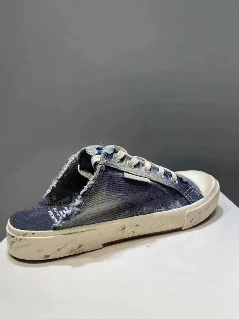 Unisex Pariser Retro-Sneaker aus Canvas mit Used-Look, Schnürung, halbgeschlossene Zehenpartie, flache Schuhe im Used-Look, 2023_voghion.com