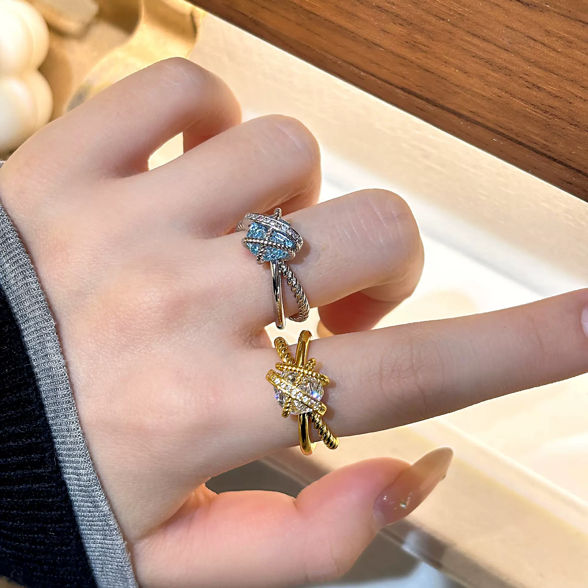 爆ins风金属交错锆石戒指女轻奢小众设计感时尚潮流通勤指环戒指