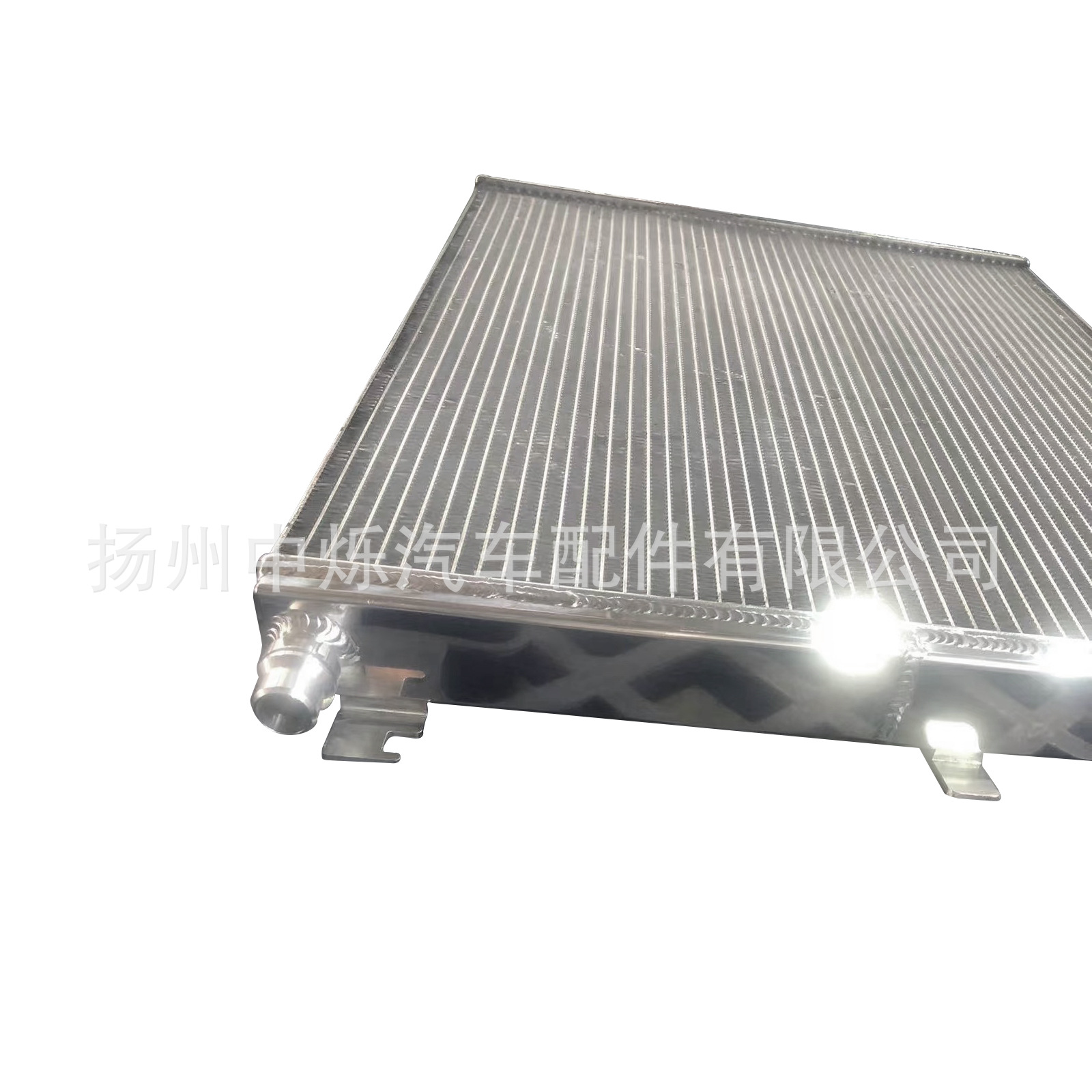 Hot-selling, in-stock, all-aluminum radiator for car cooling systems, compatible with BMW 5/6/7 engine coolant