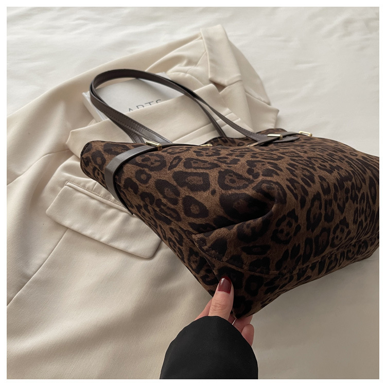 Trend Retro Büyük Kapasiteli Tote Çanta Kadın Trend Leopar Desenli Şık Kişisel Rahat Çok Amaçlı Niş Tek Omuz Çantası