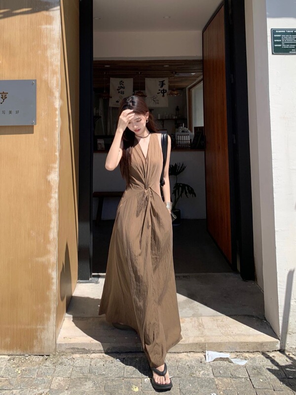 Light Luxury and High-End Feel Black Halter Neck Dress for Women, Summer 2026 New Style, Elegant Ankle-Length Dress