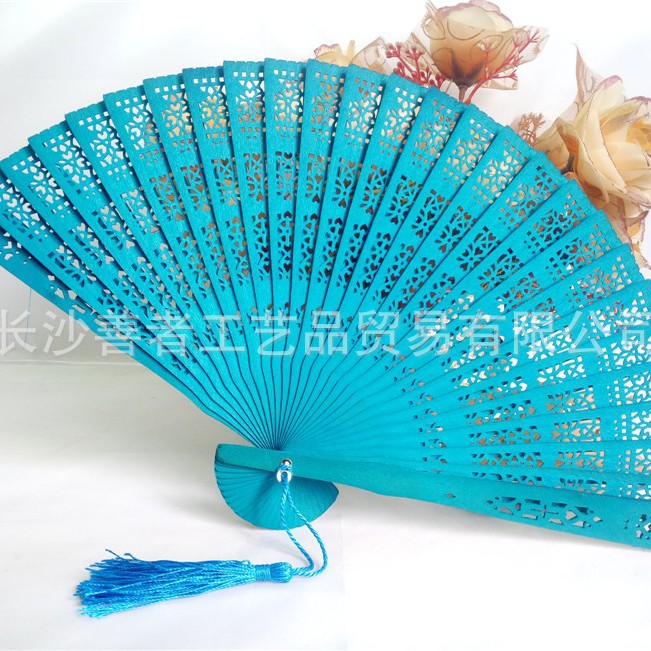 En stock colorido fragante ventilador de madera al por mayor mujer plegable bolsa de ventilador borla hueco tallado ventilador plegable ventilador de madera