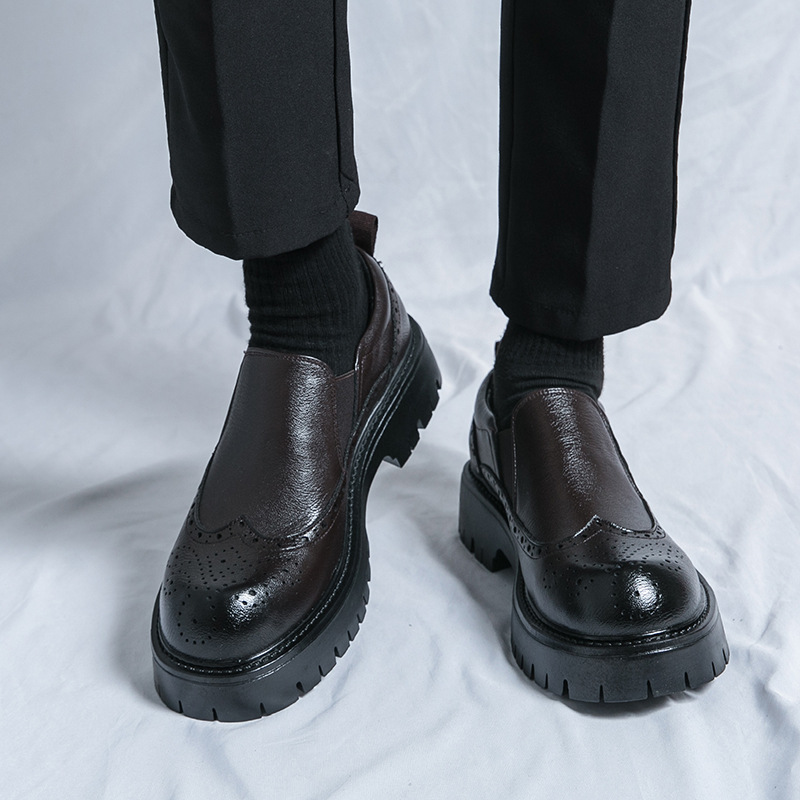 2025 modelos de primavera y otoño Bullock zapatos de cuero casuales artesanales tallados moda para hombres ropa formal de negocios zapatos de trabajo