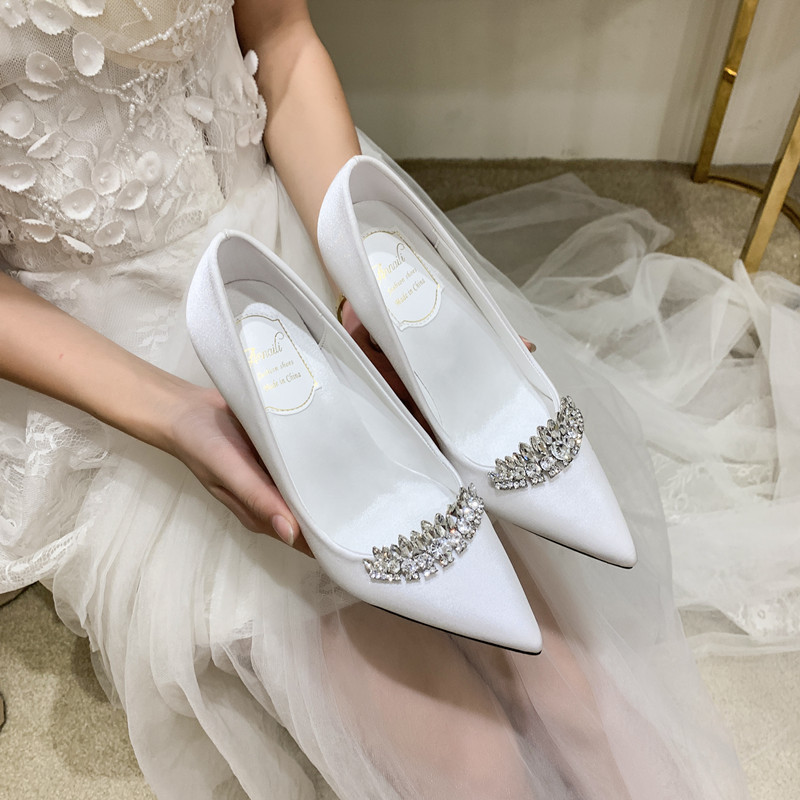 婚鞋女2023新款白色新娘婚纱鞋水钻公主缎面小码伴娘香槟金礼服鞋