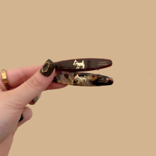 �nϵ�͹����ɫС������A�߼��К��|�����A��߅ǰ�~һ����l�AŮ