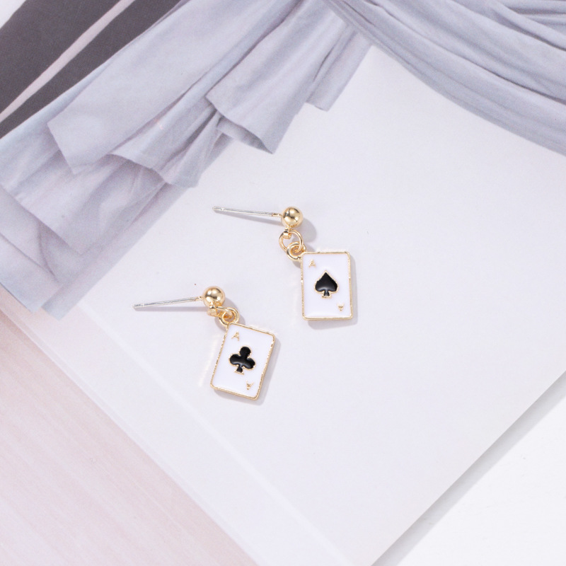 1 Pair Simple Style Letter Alloy Ear Studs display picture 3