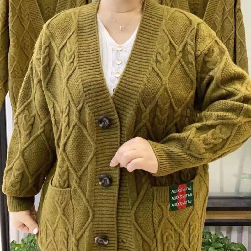 秋に太って大きいサイズのvネックのセーターの上着の新型の韓国版の太っている女性の洋風のメリヤスのカーディガンの外でマントを掛けます。|undefined