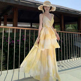 海边度假沙滩吊带裙夏季蛋糕裙印花v领连衣裙氛围感