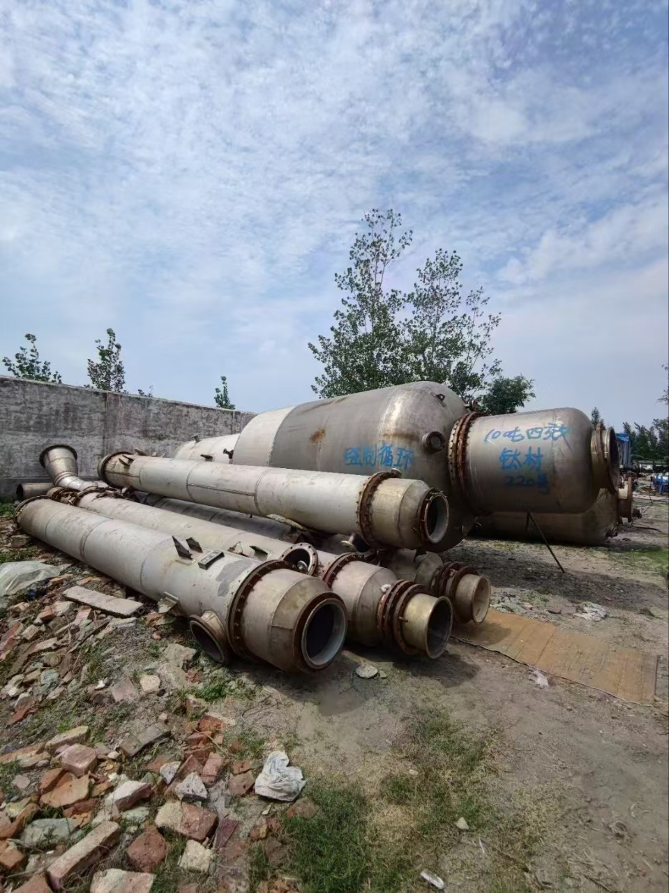 现货钛材四效10吨强制循环蒸发器一套，标价与实物不符需要的联系