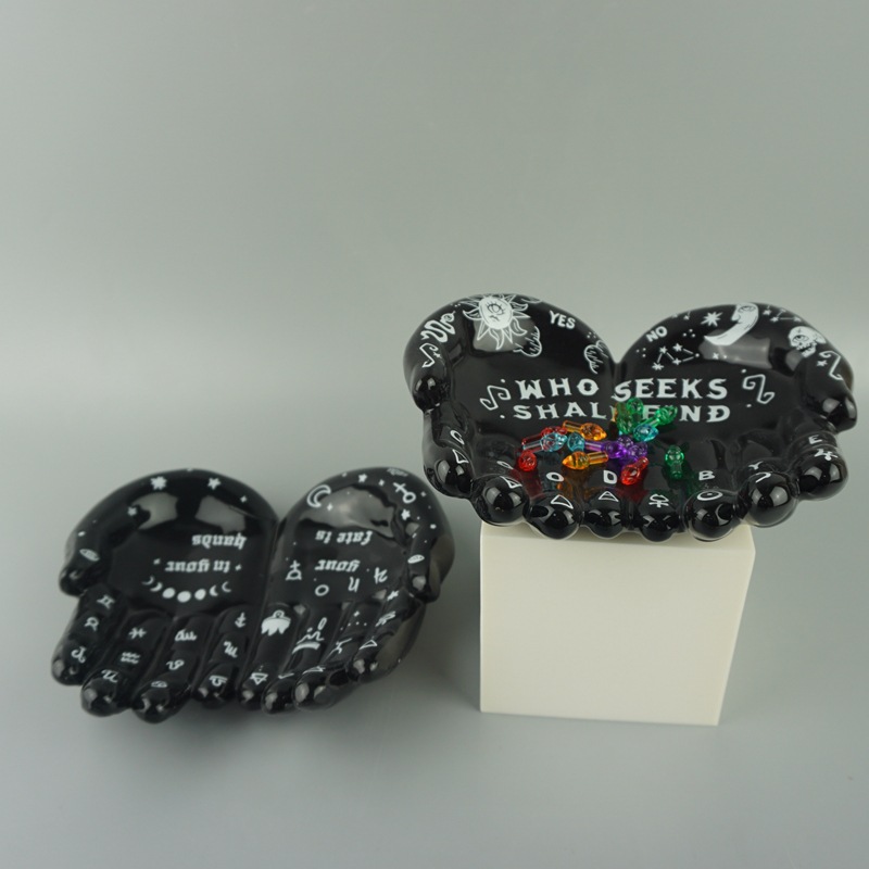 Placa de exhibición de almacenamiento de joyería de Halloween cuidadosamente seleccionada Placa de anillo de joyería de cerámica negra Placa de collar de soporte de joyería de palma de Buda