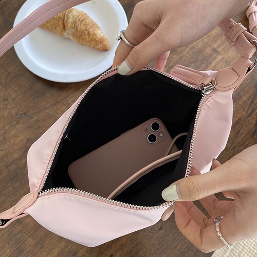 Cross-border import and export spring lightweight waterproof nylon Oxford cloth, same as Korea's dumpling single-shoulder underarm small bag for women