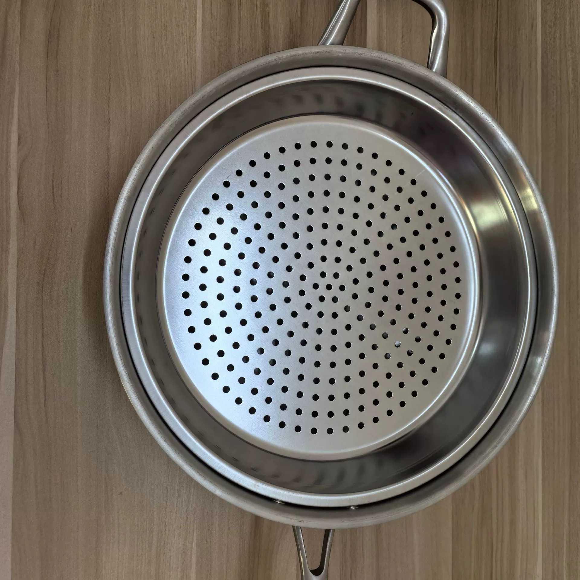 Round capacious steamer stainless steel, increased thickness