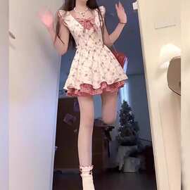法式红色可爱甜美连衣裙女夏季初恋新款小个子收腰吊带蓬蓬短裙子