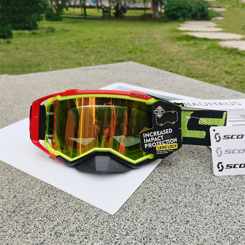 빨간색과 검은색 형광 노란색 프레임 빨간색 필름