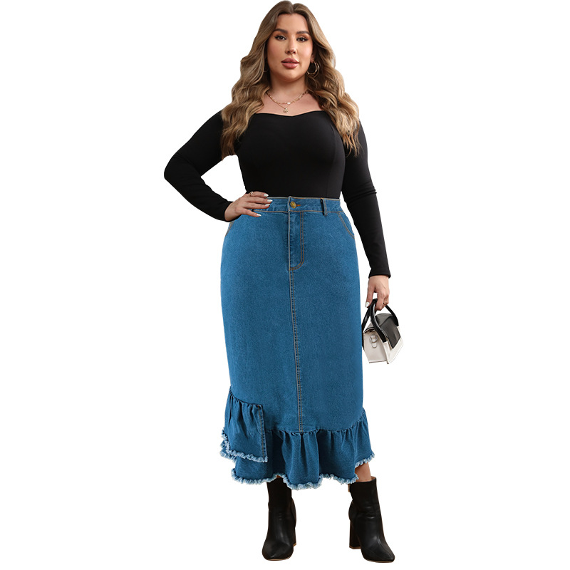 Dameskleding in grote maten: Lange, getailleerde denim rok met kwastjes en lange mouwen, geschikt voor formele en casual gelegenheden._voghion.com