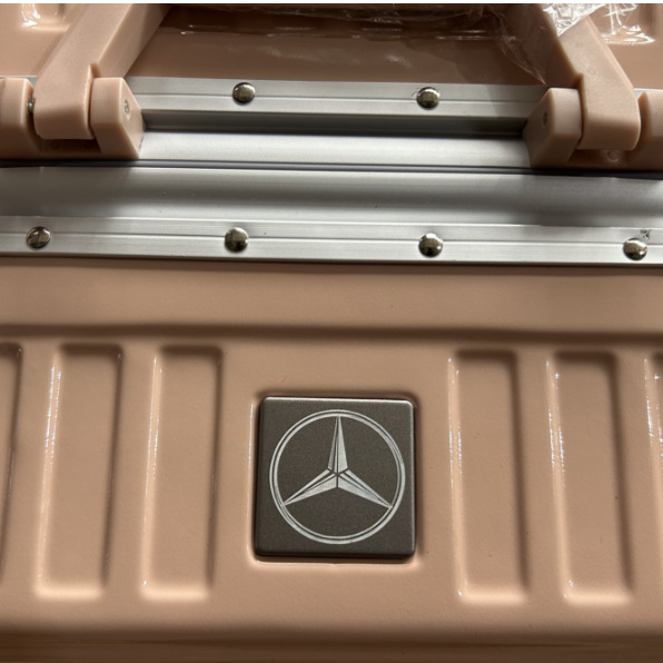 코너스 파우더 메르세데스 로고