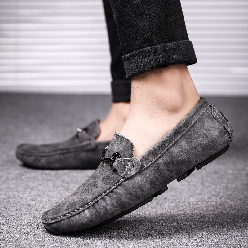 Transmisión en vivo de primavera y otoño, zapatos de cuero para hombres, nuevos zapatos casuales de veludo anti-paseoso, zapatos de hombre con un solo pie.