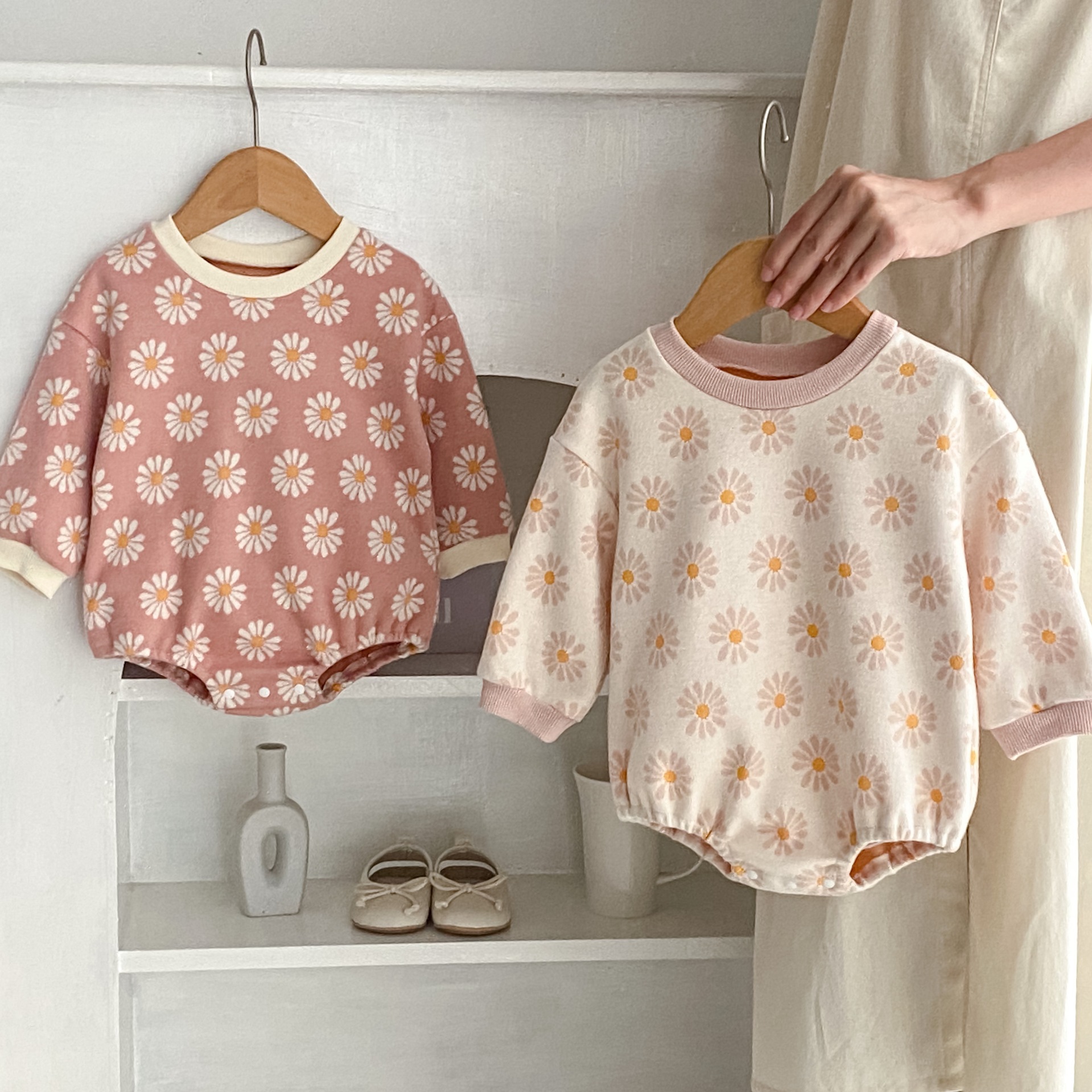 Ins 2024 autumn clothing for infants, young children, girls, babies, fresh flowers, jacquard long sleeved crawling_voghion.com