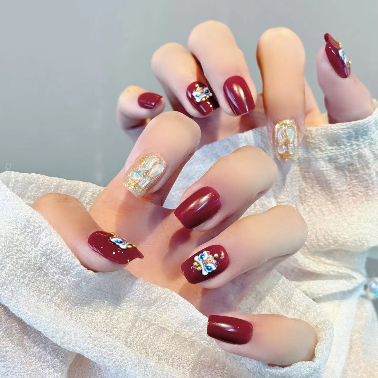 ¡Xingshi NAFU! Año nuevo armadura Lucky Flash con diamantes uñas falsas blanco corto estilo chino Año Nuevo