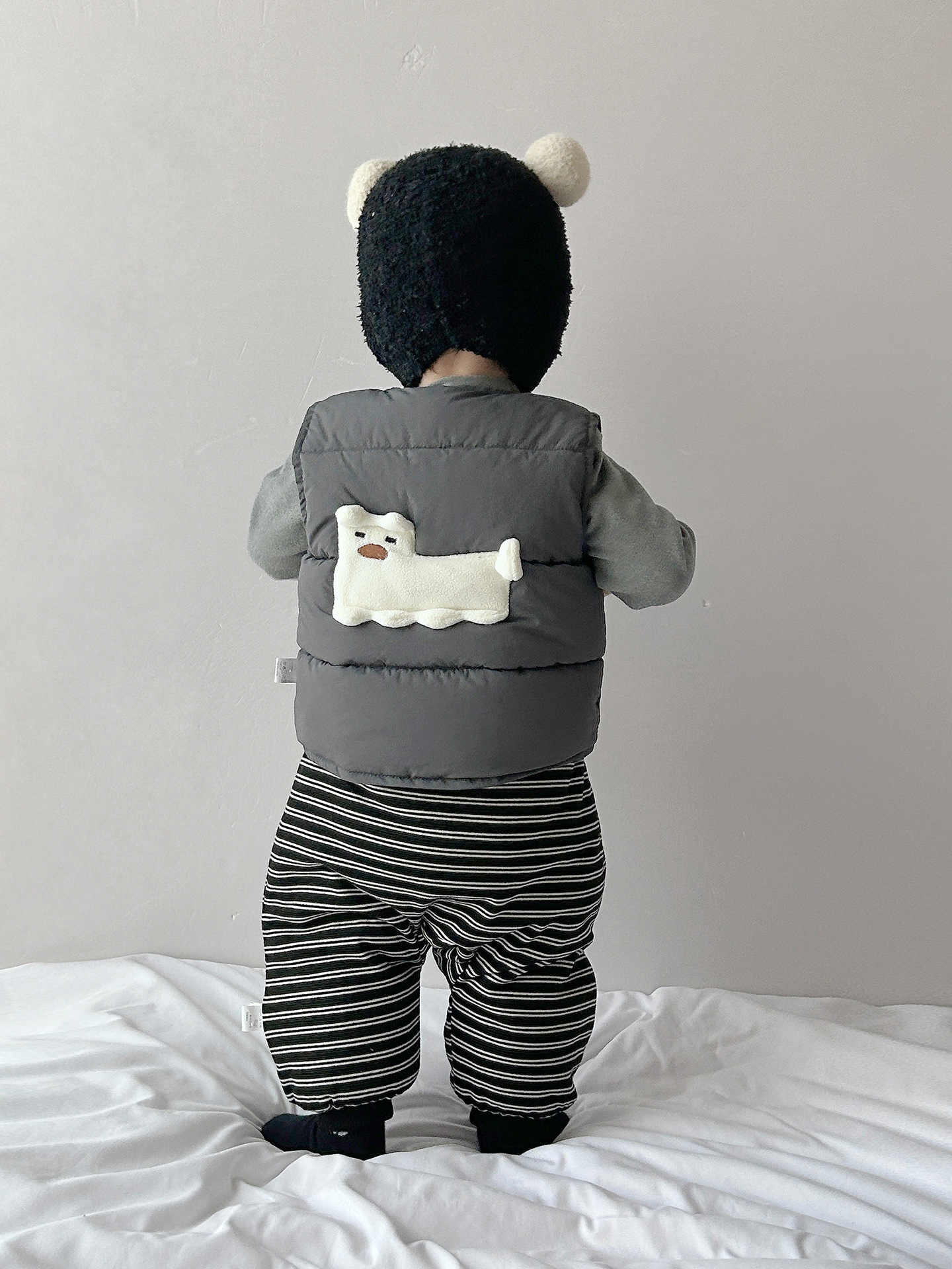 INS ropa de invierno para bebés, guapo chaleco de algodón grueso para bebés y niños calientes en invierno para salir a los hombros de la marea.
