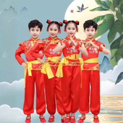 子供の太鼓の服の演出服の男女の腰の太鼓のチームの服装の中国風の祝い事の扉の赤い幼児のヤンコの歌の演出服