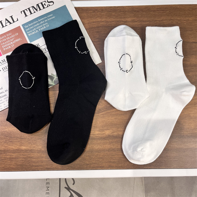 24 Autumn and Winter European New Women's Socks Personalized Heel Embroidered Loop Letter Minimalist Edition Fashion Niche Fashionable Socks