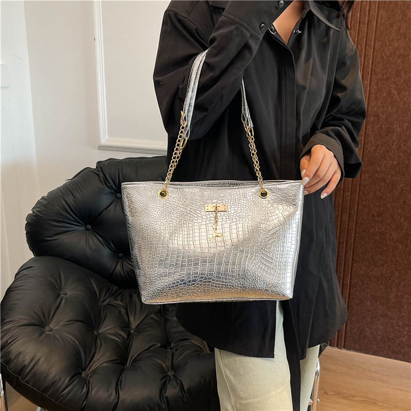 Krokodillemønster, lyst ansikt, 2024, ny mote, koreansk utgave, stor kapasitet, enkel håndholdt dameveske_voghion.com
