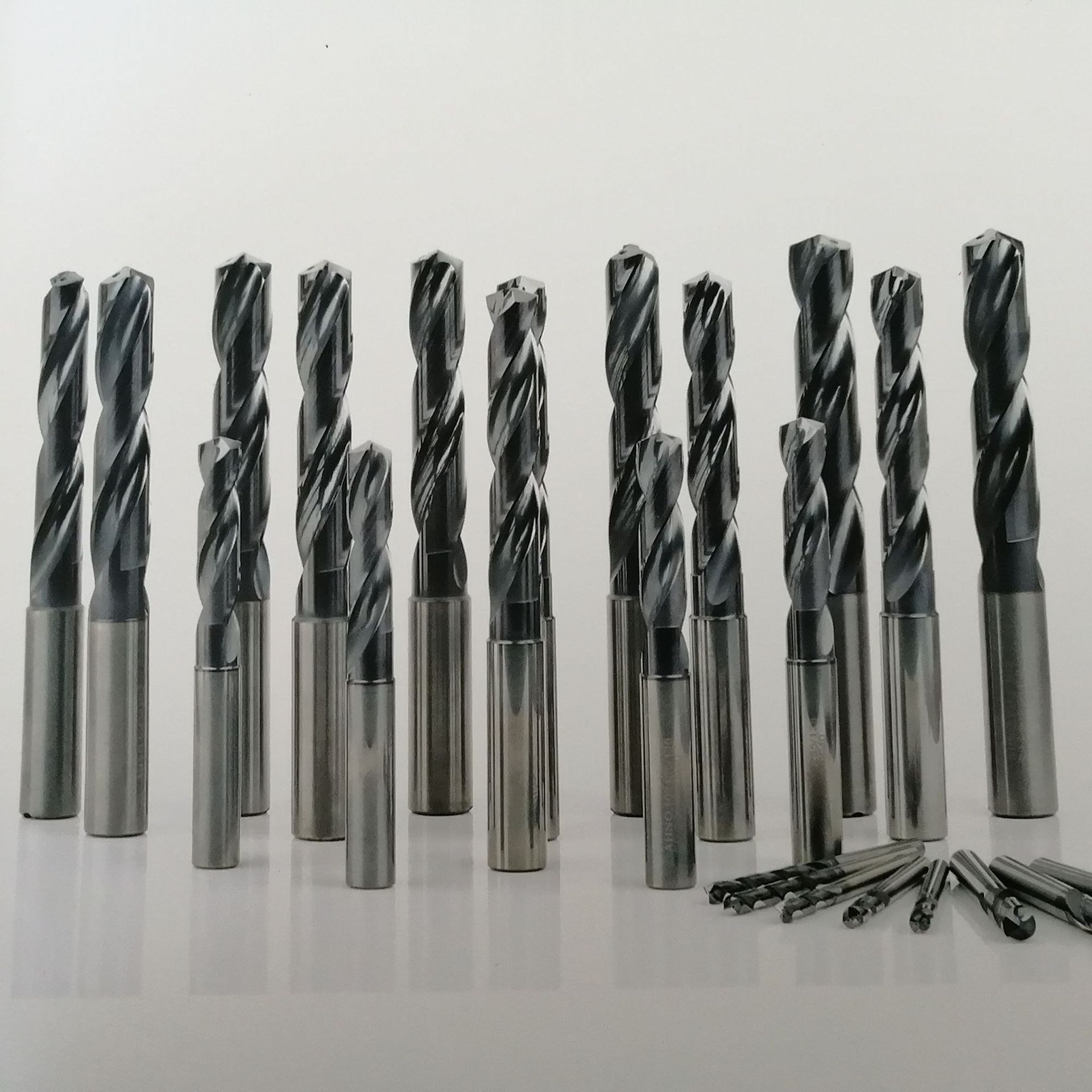 高抗拉强度钢、淬硬钢、硬铸铁硬材料钻头44-66HRC