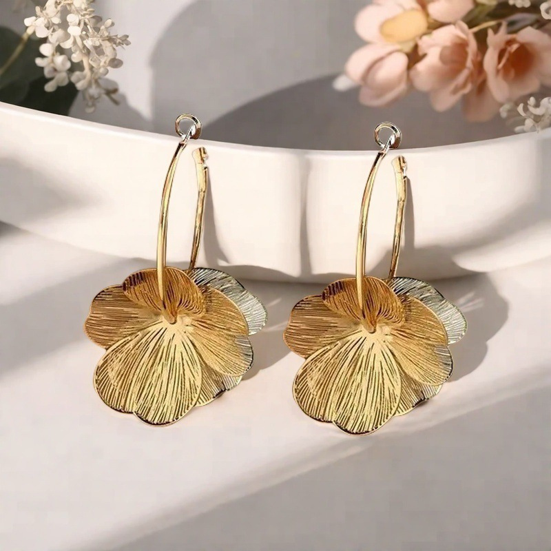 Orecchini a clip fiore oro eleganti cerchi nicchia alla moda_voghion.com