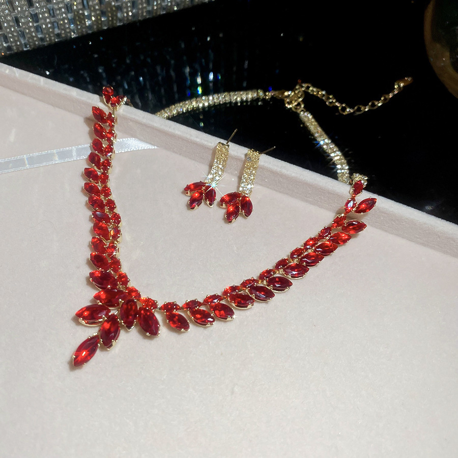 Medieval vintage diamantes goteo pendientes collar ligero lujo nicho cerradura estilo palacio conjunto de joyas exquisitas