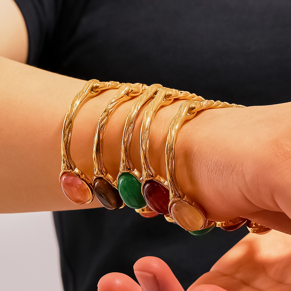 Venta caliente transfronteriza retro titanio acero chapado 18K doble cara ovalada piedra natural apertura irregular pulsera ajustable
