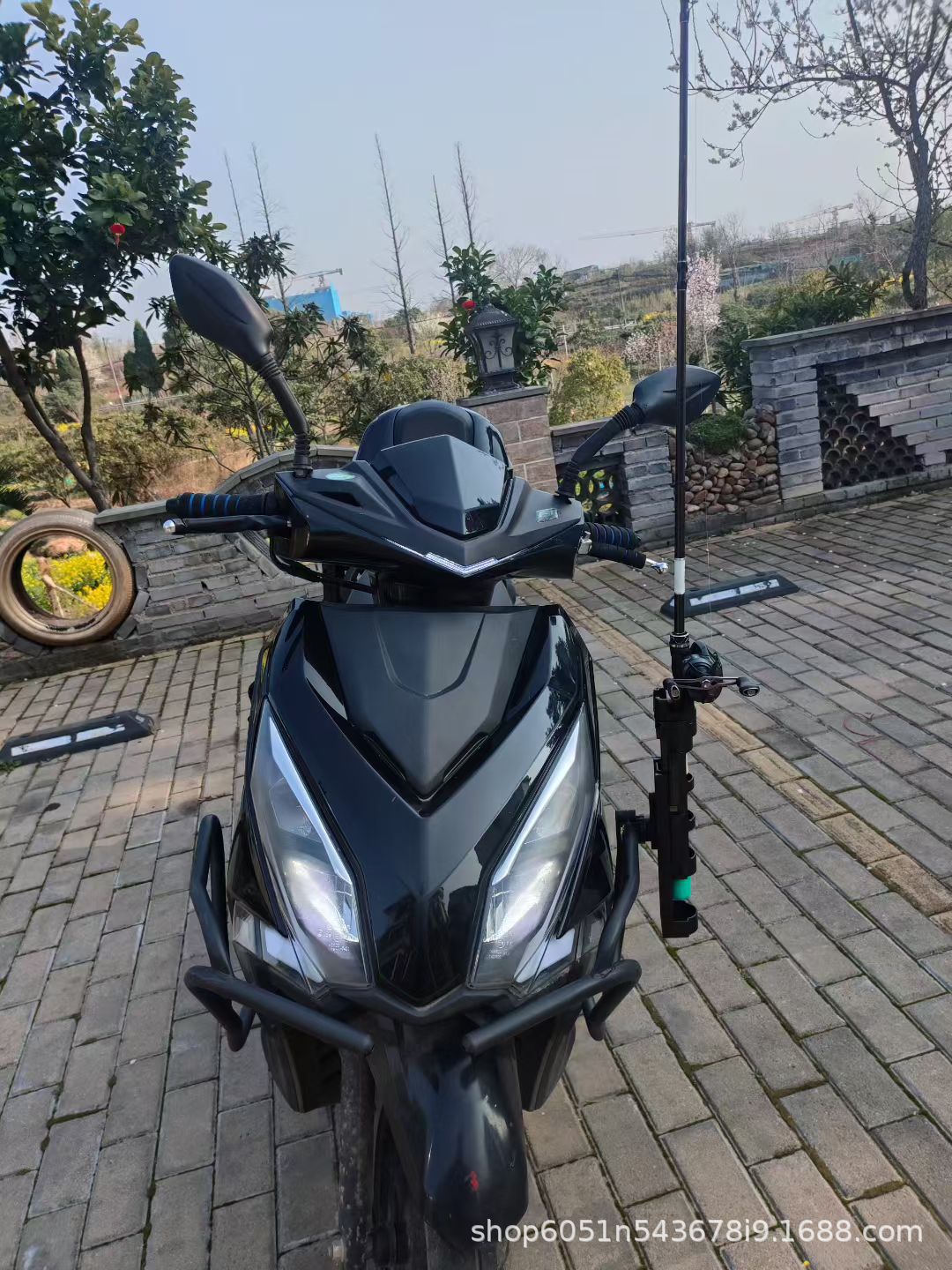 Motorcycle fishing rod holder, universal for electric vehicles, waterproof and portable fishing fixture for riding