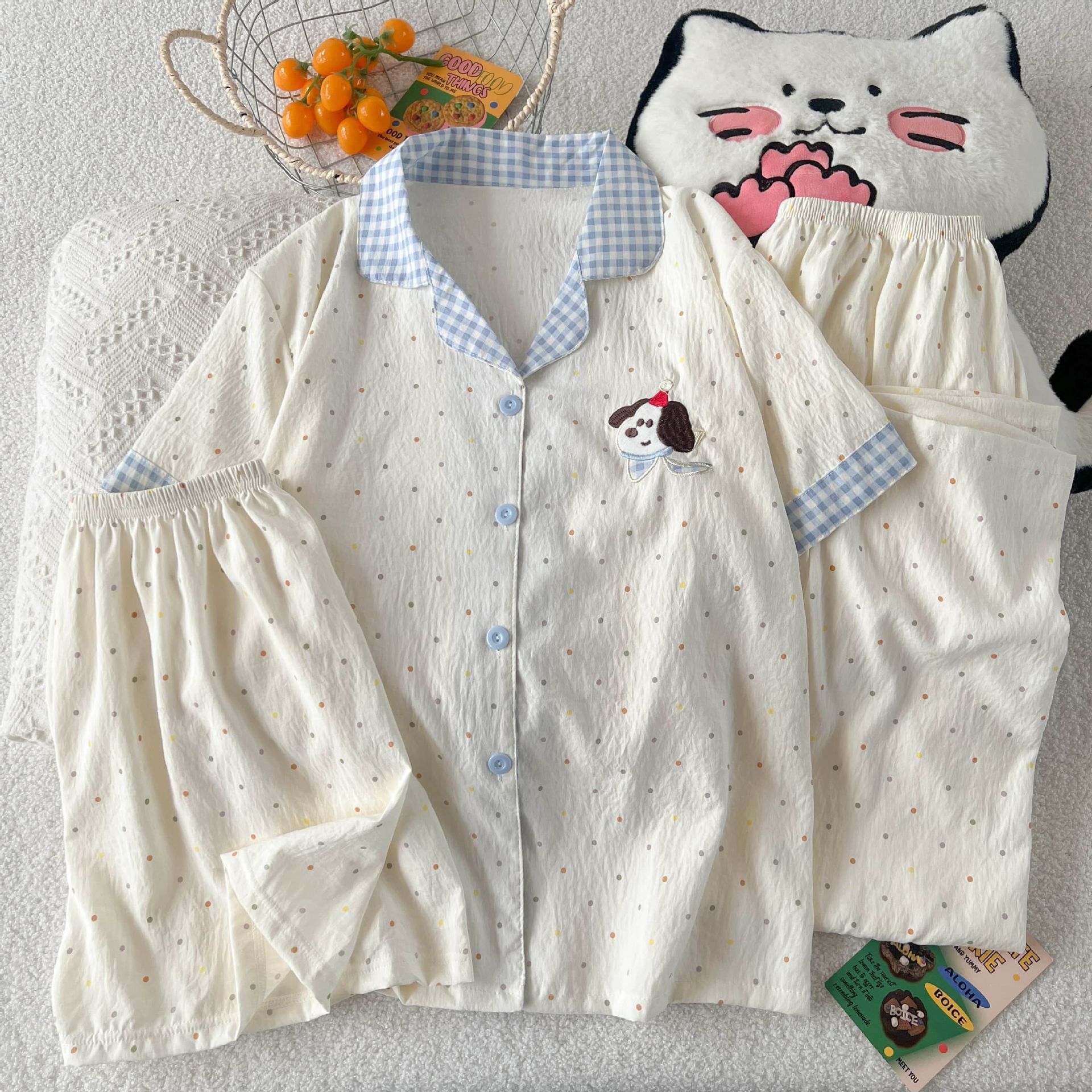 Al por mayor transfronterizo nuevo pijama de mujer tres piezas cardigan con solapa mangas cortas pantalones cortos KT gato dibujos animados cubierta de ropa doméstica