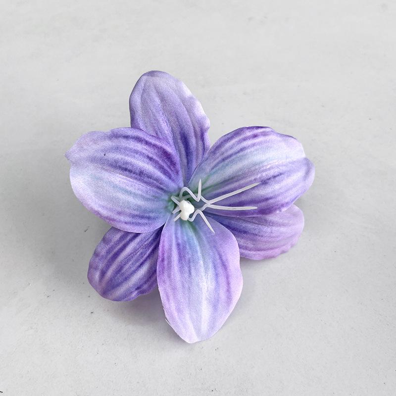 Simulación Hemerocallis lirio flor accesorios de bricolaje flores de seda accesorios de tiro con cabeza de flor flor de celebración de boda pieza hecha a mano de una sola cabeza