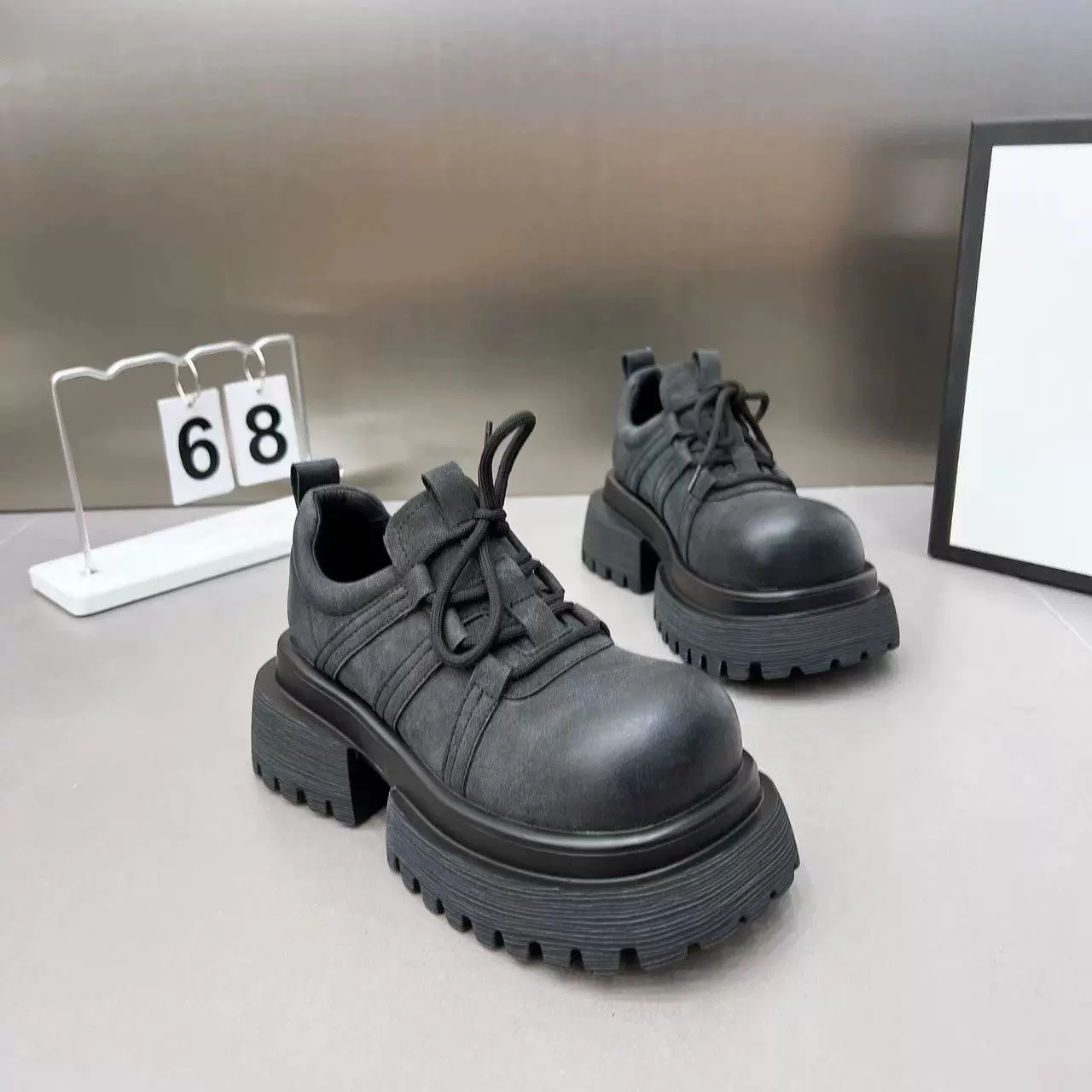 Туфоны в английском стиле