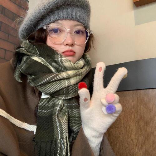 Green retro plaid imitation cashmere scarf for women in autumn and winter, versatile high-end shawl, thickened warm scarf, dual-purpose