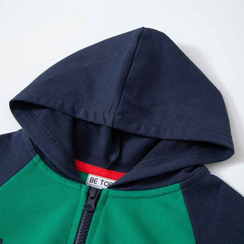 Nueva ropa para niños otoño estilo coreano suéter para niños coche de dibujos animados chaqueta deportiva con capucha para niños entrega de una sola pieza de algodón puro