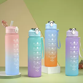 太空杯;塑料杯;吸管