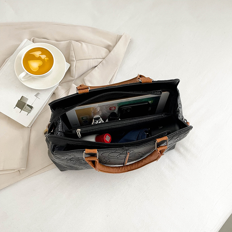2024 new cross-border handbag, a large-capacity single-shoulder cross-border bestseller with soft leather embossed single-shoulder for women undefined