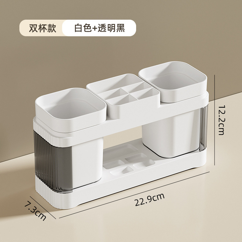 El baño de la Mesa de lavado de la pareja simple contiene un estante de taza de cepillo de dientes, un estante de taza de enjuague bucal de plástico, un estante de mesa de pasta de dientes.