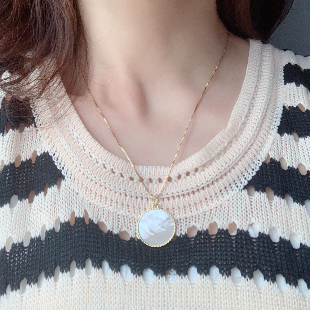 Simple Style Geometric Copper Inlay Shell Pendant Necklace 1 Piece