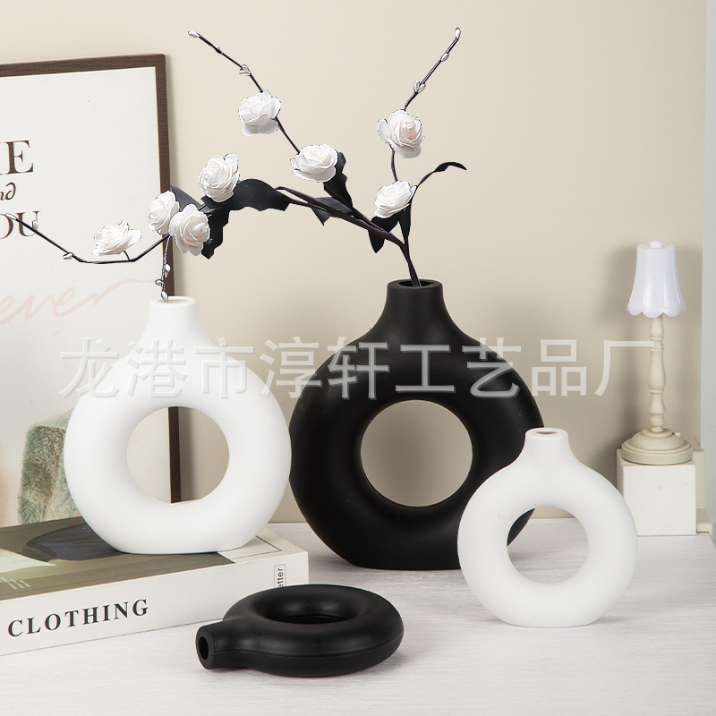 Nuevo jarrón de plástico estilo chino, botella decorativa de imitación cerámica, reloj colgante, maceta para una sola planta, adorno artificial en forma de donut, decoración del hogar personalizada.