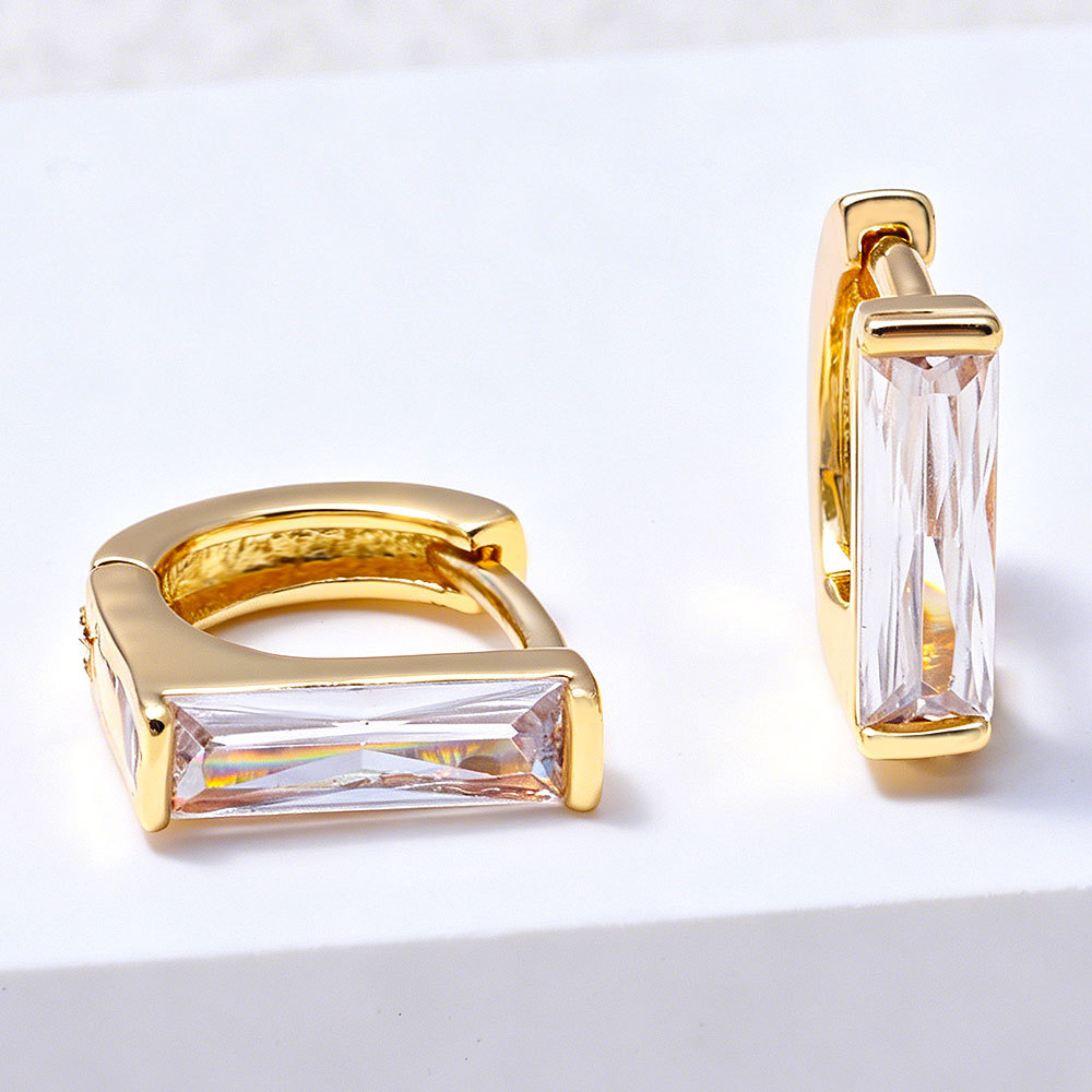 Pendientes sencillos de diamantes cuadrados de estilo moderno, pendientes de aro pequeños y cortos, joyería ligera de lujo con un toque sofisticado._voghion.com
